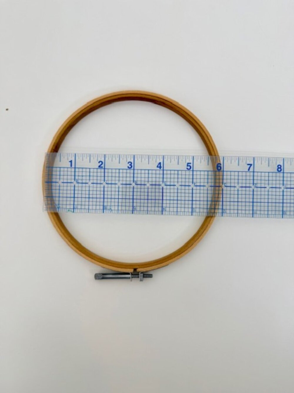 Lot of 4 Round Hoops for Cross Stitch and Embroidery - Picture 5 of 8